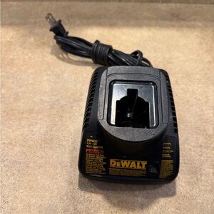 Genuine DeWALT DW9226 7.2V–18V NiCd Battery 1 Hour Quick Charger OEM - Tested